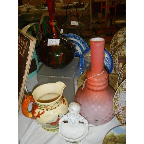 622 - A mixed lot of glass and ceramic items.