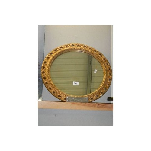 560 - A circular gilt framed mirror.