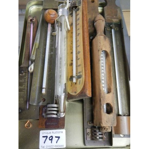 797 - A mixed lot of thermometers.