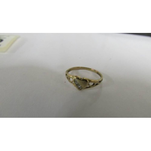 1005 - Two 9ct gold rings, sizes G & H. 1.8 grams.