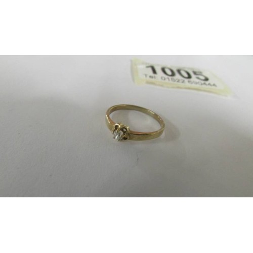 1005 - Two 9ct gold rings, sizes G & H. 1.8 grams.