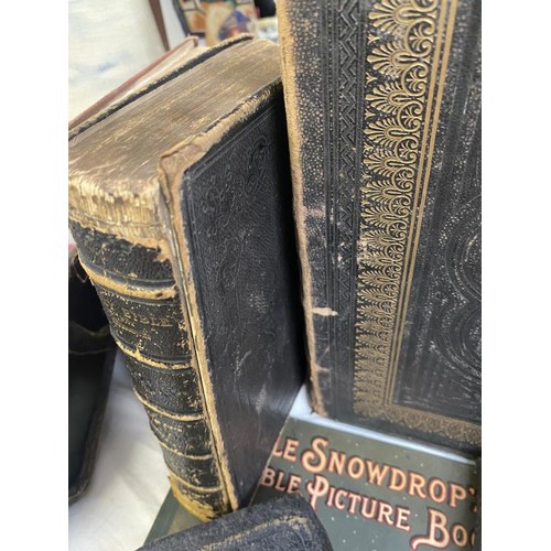 606 - A mixed lot of religious books including 1820 Bible (cover present but detached), other Bibles and l... 