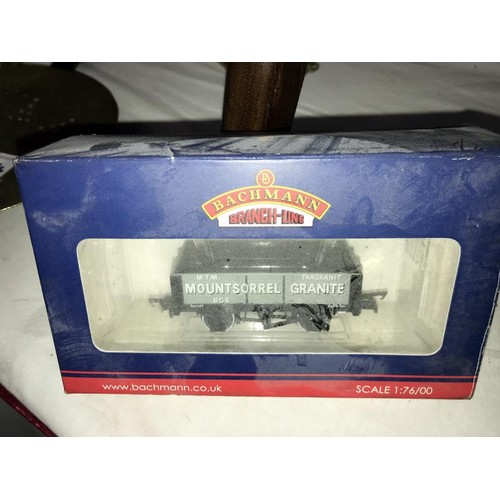 550C - 3 boxed Bachman rolling stock