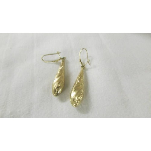 1008 - Three pairs of 9ct gold earrings, 3.4 grams.