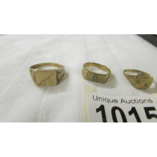 1015 - Four 9ct gold rings, sizes J, Q, R and X, 9.6 grams.