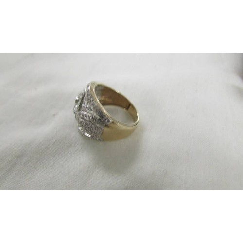 1040 - An ornate yellow gold diamond ring. size P.