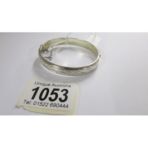 1053 - A silver bangle and a silver ring, 16 grams.