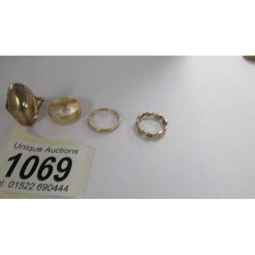 1069 - Five 9ct gold rings, 15 grams.