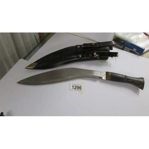 1296 - A Kukri with skinning knives.