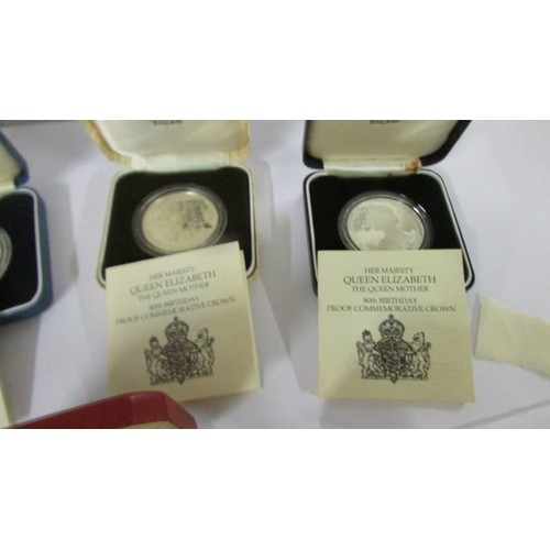 1147 - Five cased silver commemorative crowns with certificates.