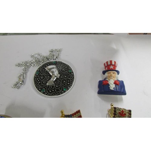 1075 - A quantity of vintage American flag brooches, a Canadian example and a pendant.