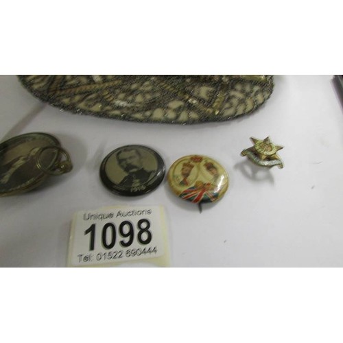 1098 - A vintage clutch badge and a quantity of Royalty related badges.