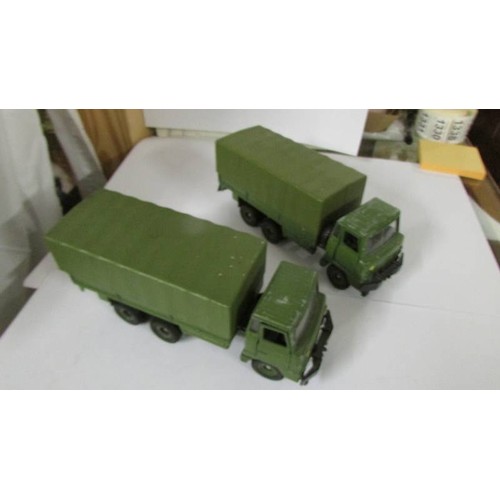 1329 - A good selection of Dinky military vehicles.