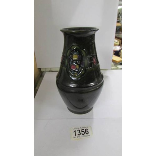 1356 - An art pottery vase, 18,5 cm tall.