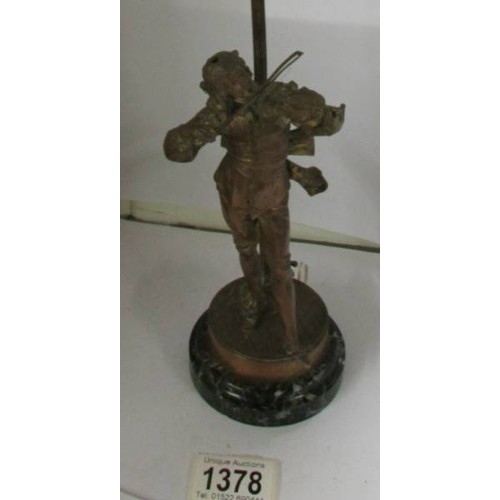 1378 - A gilded French spelter figurine of a violin player table lamp with foundry mark to figure base, fig... 