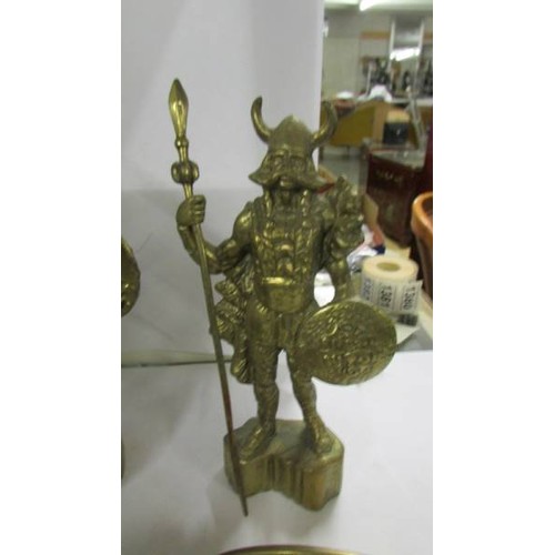 1379 - Two heavy brass Viking figures with two brass brackets.