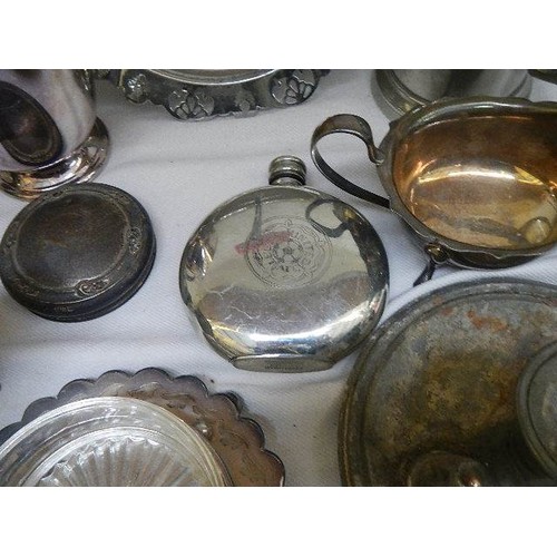 603 - A mixed lot of silver plate and a silver dressing table pot top.