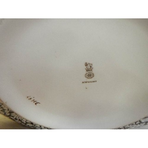 616 - A good jug and basin set. COLLECT ONLY.