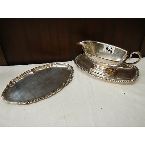 652 - A good circa 1970's gravy boat on tray with a spare tray.