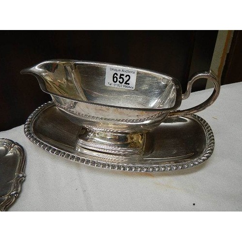 652 - A good circa 1970's gravy boat on tray with a spare tray.