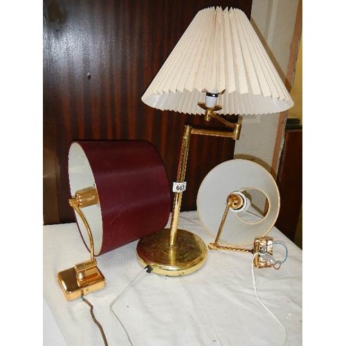 663 - A table lamp and a pair of wall lights. COLLECT ONLY.