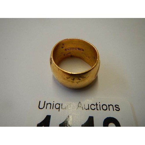 1118 - A wide 22ct gold wedding ring, size K. 14 grams.