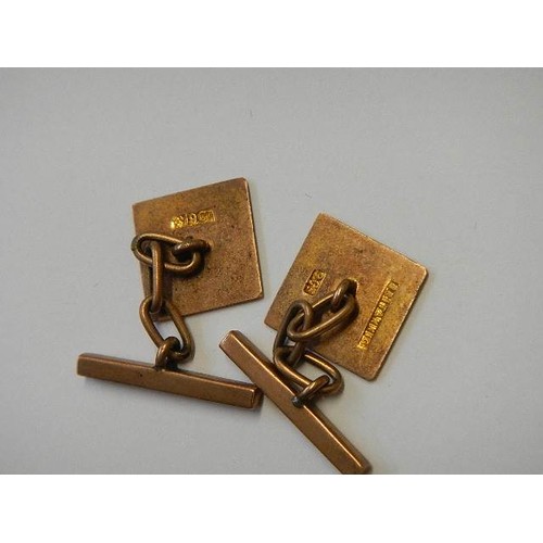 1120 - A pair of 9ct gold cuff links, 6 grams.