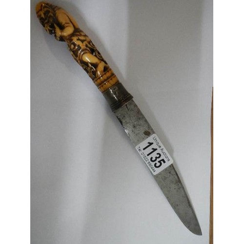 1135 - An antique knife with carved ivory handle, a/f.