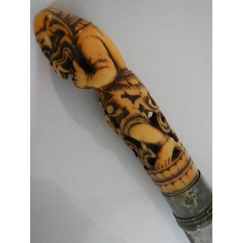 1135 - An antique knife with carved ivory handle, a/f.