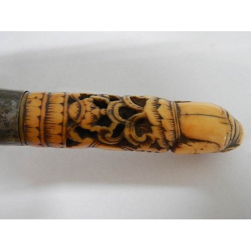 1135 - An antique knife with carved ivory handle, a/f.