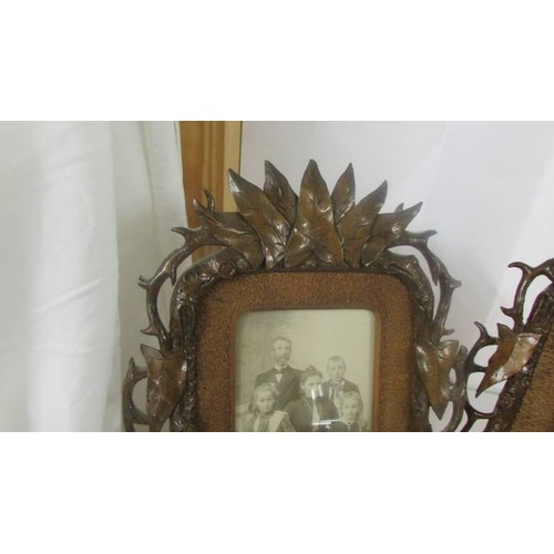 1396 - A pair of 19th-century carved wood photograph frames (1 a/f).