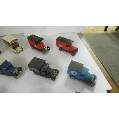 1413 - Twelve die cast model cars.