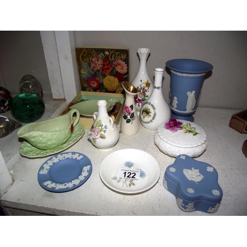 122 - Miscellaneous vintage pottery including Wedgwood, Carlton Ware etc