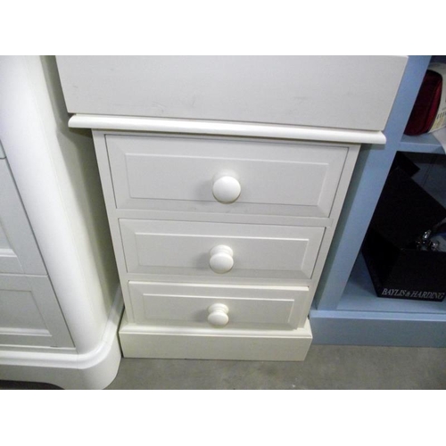 186 - A 3 drawer bedside chest height 64cm, width 48cm, depth 39cm