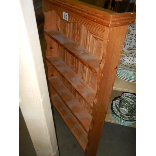 679 - A pine wall shelf. COLLECT ONLY.