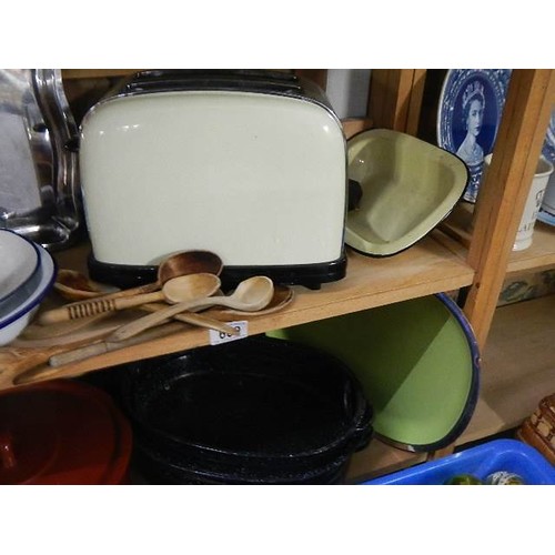 680 - A mixed lot of kitchenware including casserole dishes, COLLECT ONLY.