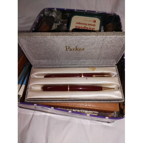 238 - A quantity of miscellaneous items including a Parker pen, S & S Helle Germany Skinning knife etc