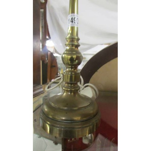 1493 - A brass table lamp, no shade. COLLECT ONLY.