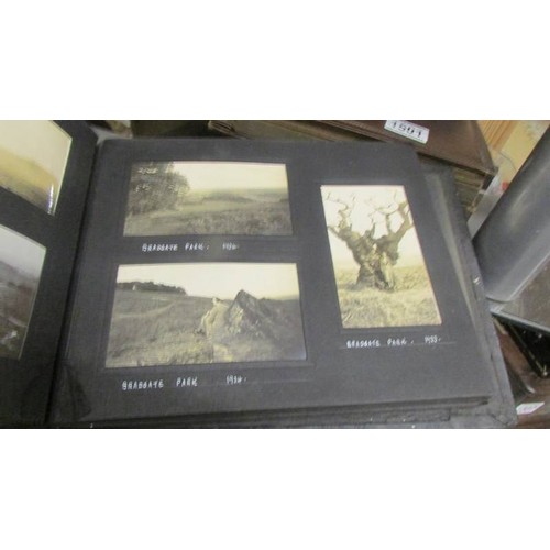 1501 - Two old photo albums with photo's.