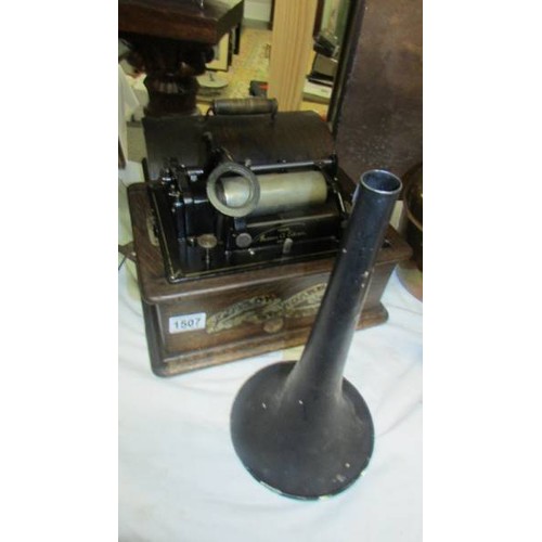 1507 - An Edison standard phonograph, (not original horn). COLLECT ONLY.