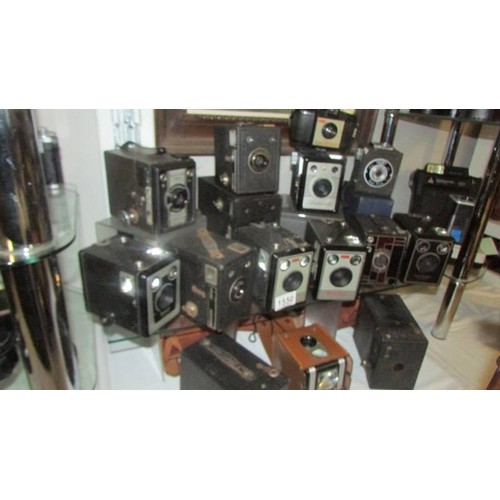 1550 - A mixed lot of vintage camera's, 15 in total.