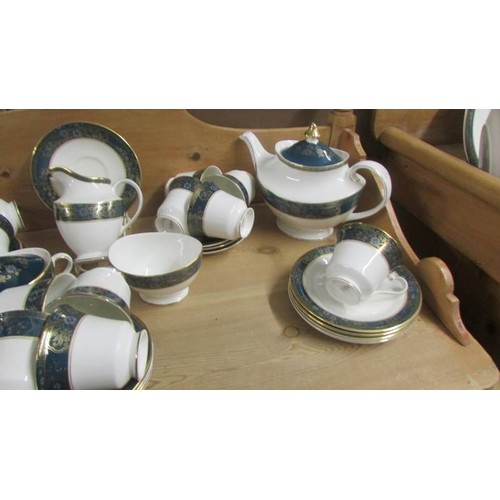 1585 - A large quantity of Royal Doulton Carlyle pattern dinner ware, COLLECT ONLY.