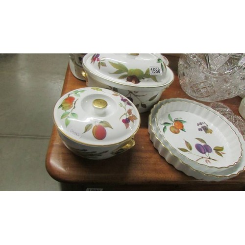 1588 - A large quantity of Royal Worcester Evesham pattern dinner ware.  COLLECT ONLY.