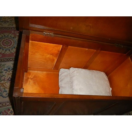 678 - A large blanket box. COLLECT ONLY.