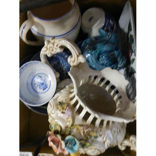 905 - A box of miscellaneous ceramics, COLLECT ONLY.