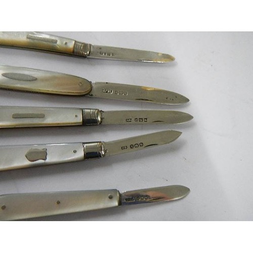 1596 - A collection of 5 silver and mother of pearl fruit/penknives and two others.