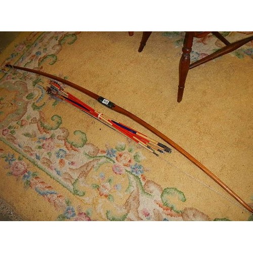 1612 - A long bow with arrows, COLLECT ONLY.