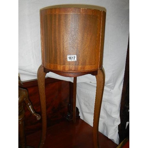 1617 - An Edwardian pot stand. COLLECT ONLY.