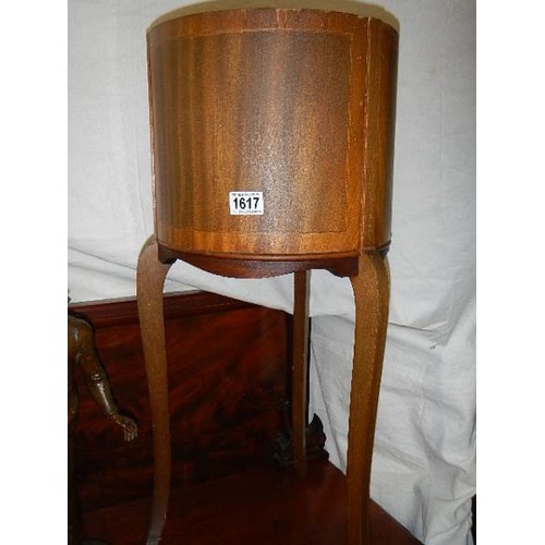 1617 - An Edwardian pot stand. COLLECT ONLY.