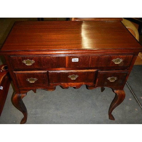 1623 - A mahogany lowboy in good condition, COLLECT ONLY.